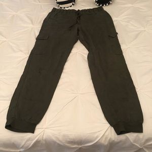 ARMY GREEN F21 jogger pants 🤩🤩